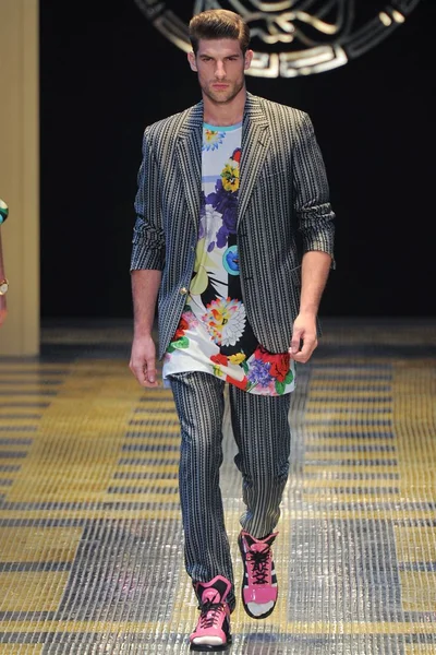 Look 25